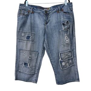 MUDD Capri Jeans‎ Size 17 Blue Distressed Patchwork Low Rise Y2k Jorts Vintage